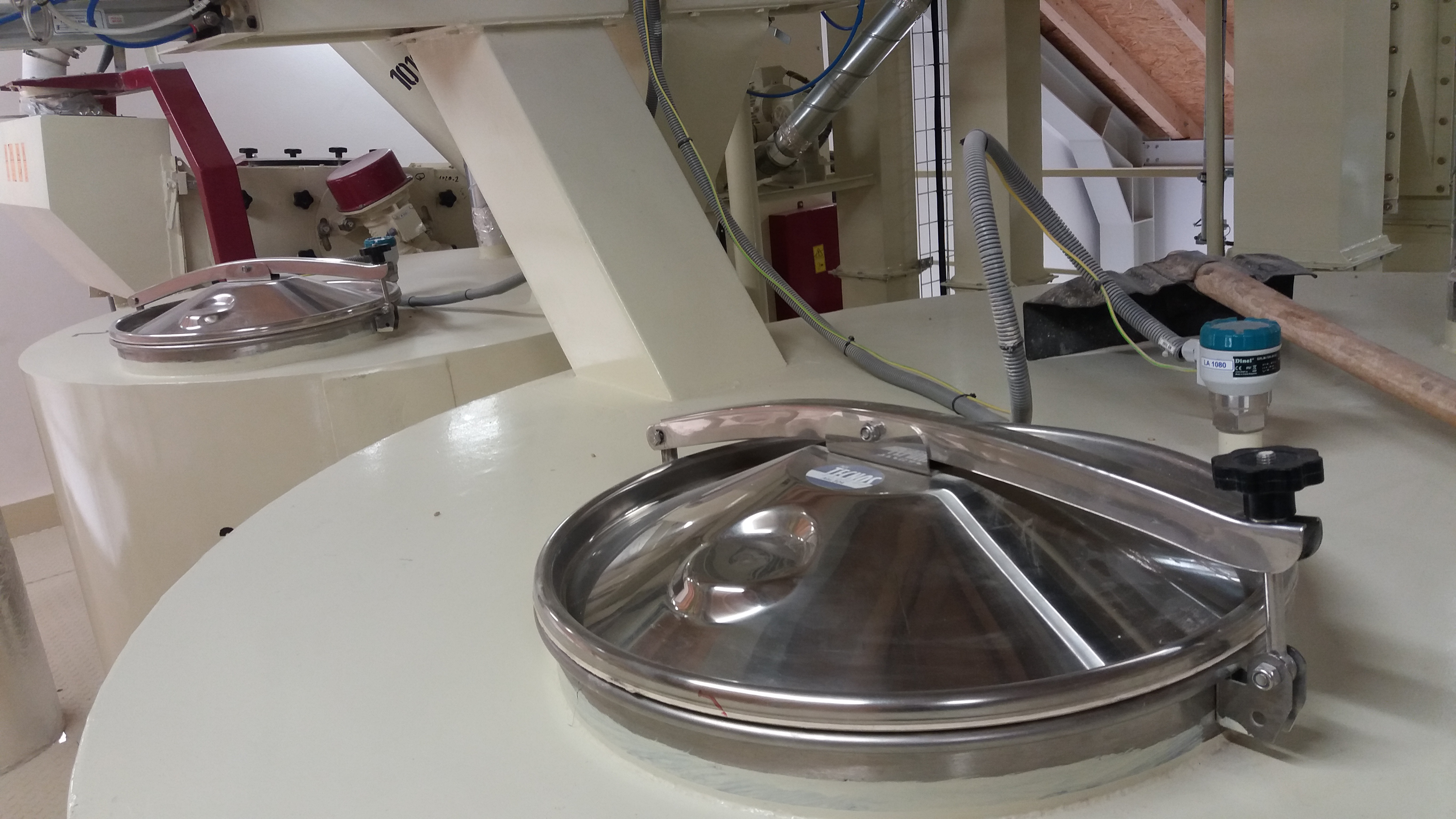 tank tops & level meters